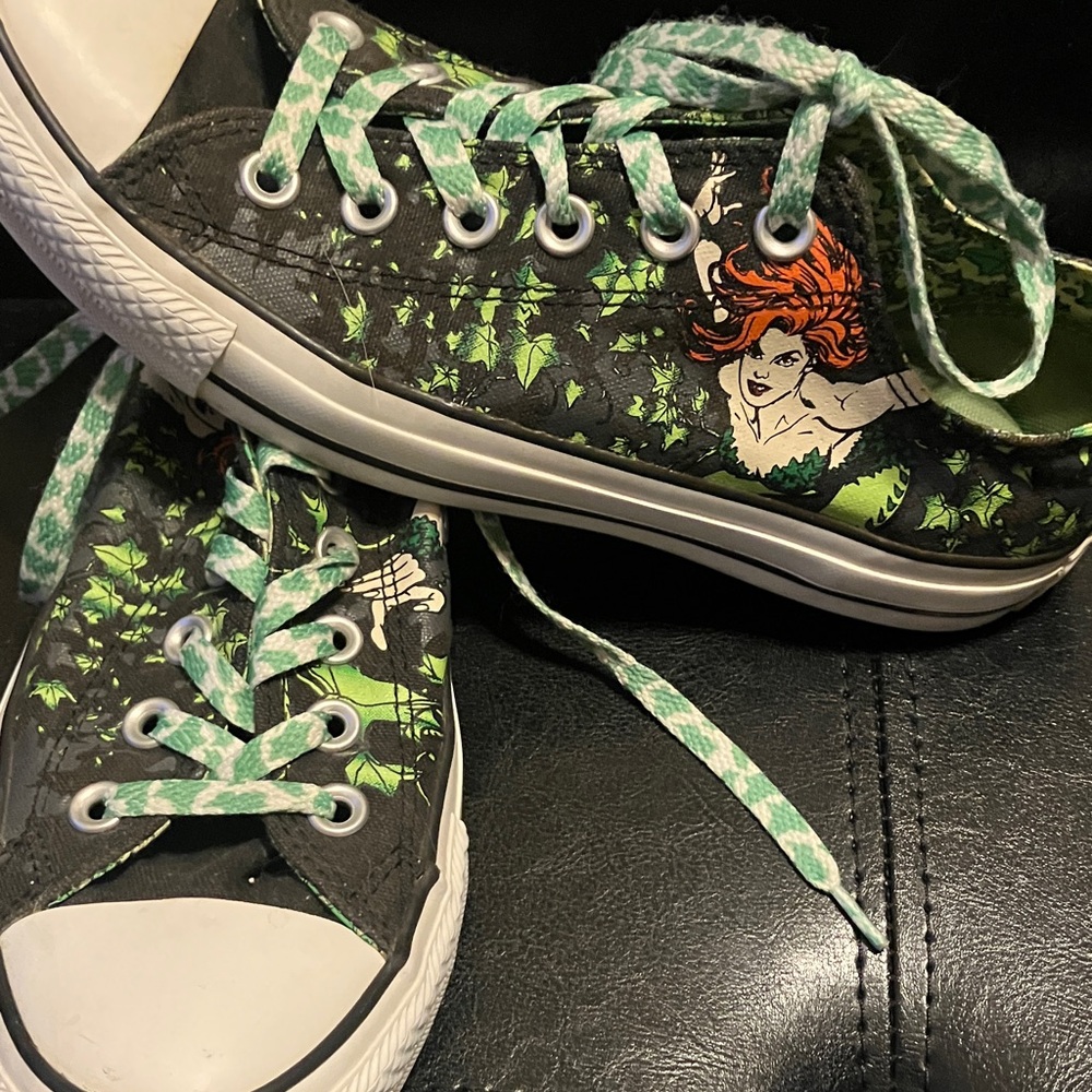 Poison Ivy Converse Lace Up Tennis Shoes - Picture 3 of 7